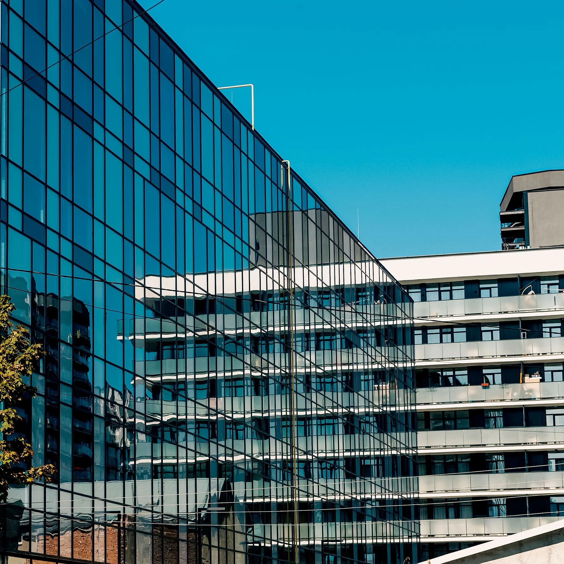 Façade vitrée d’un immeuble de bureaux