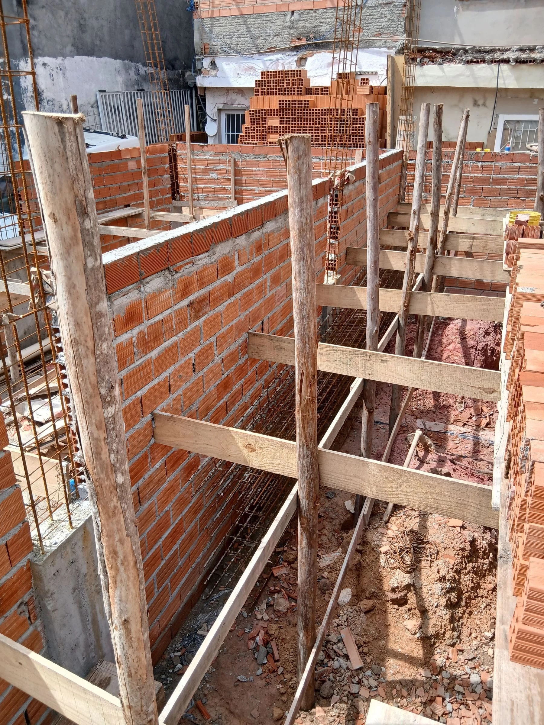 Travaux d’élévation de murs en briques