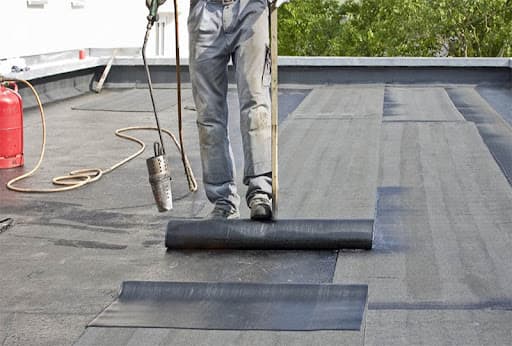 Illustration de travaux d’étanchéité de toiture