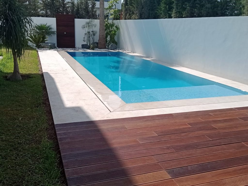 Réalisation de piscine en béton par Medina Construction en Tunisie