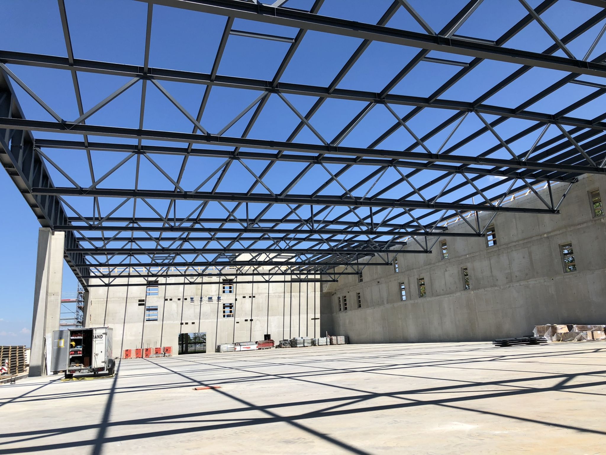 Intérieur d'une structure métallique en Tunisie