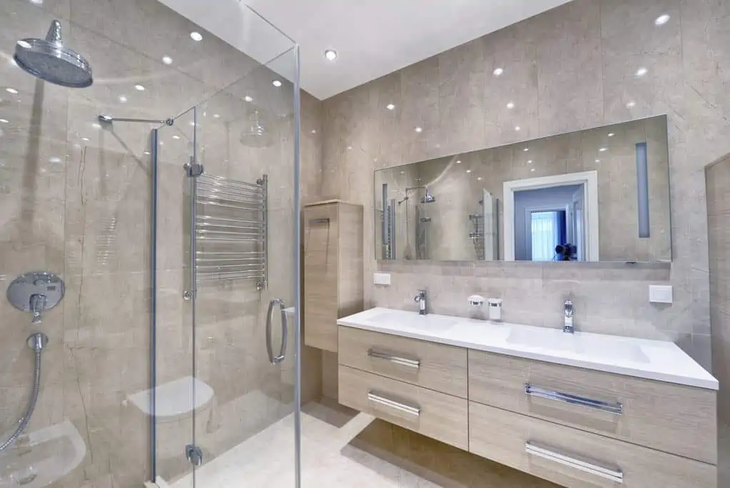 Rénovation salle de bain avec douche italienne en Tunisie